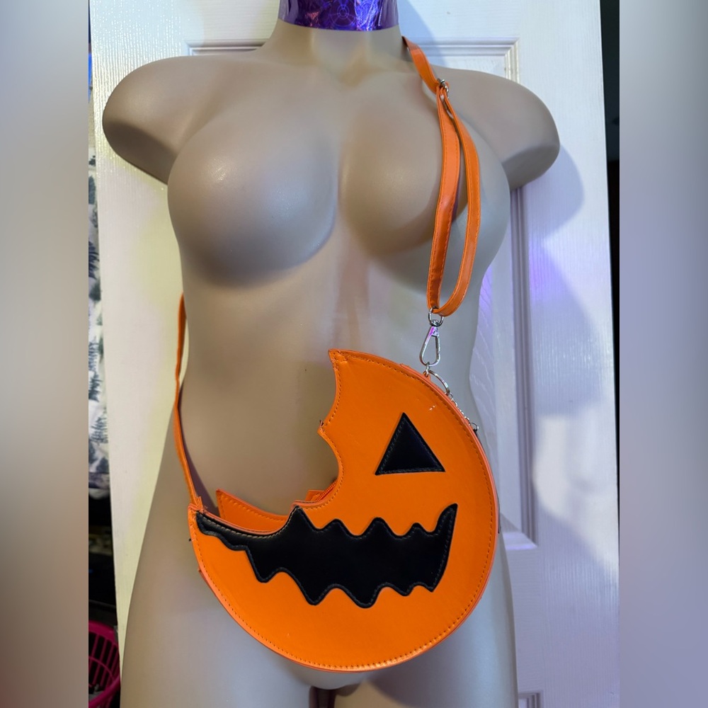 Trick 'r Treat - Lollipop Crossbody Bag
